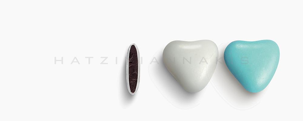 Κουφέτα Χατζηγιαννάκη Σοκολάτας Καρδιά 1101_303 σε λευκό - σιελ, γυαλισμένο - συσκευασία ενός κιλού 1kg - για τις μπομπονιέρες του γάμου σας ή της βάπτισης του παιδιού σας